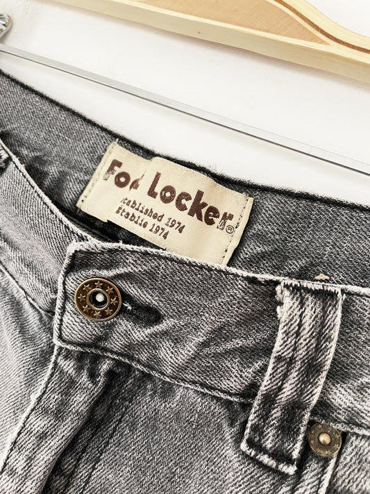 vintage 00s footlocker distressed long denim shorts - good market thrift store