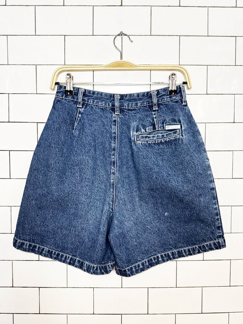 vintage 00s gloria vanderbilt pleated denim shorts - good market thrift store