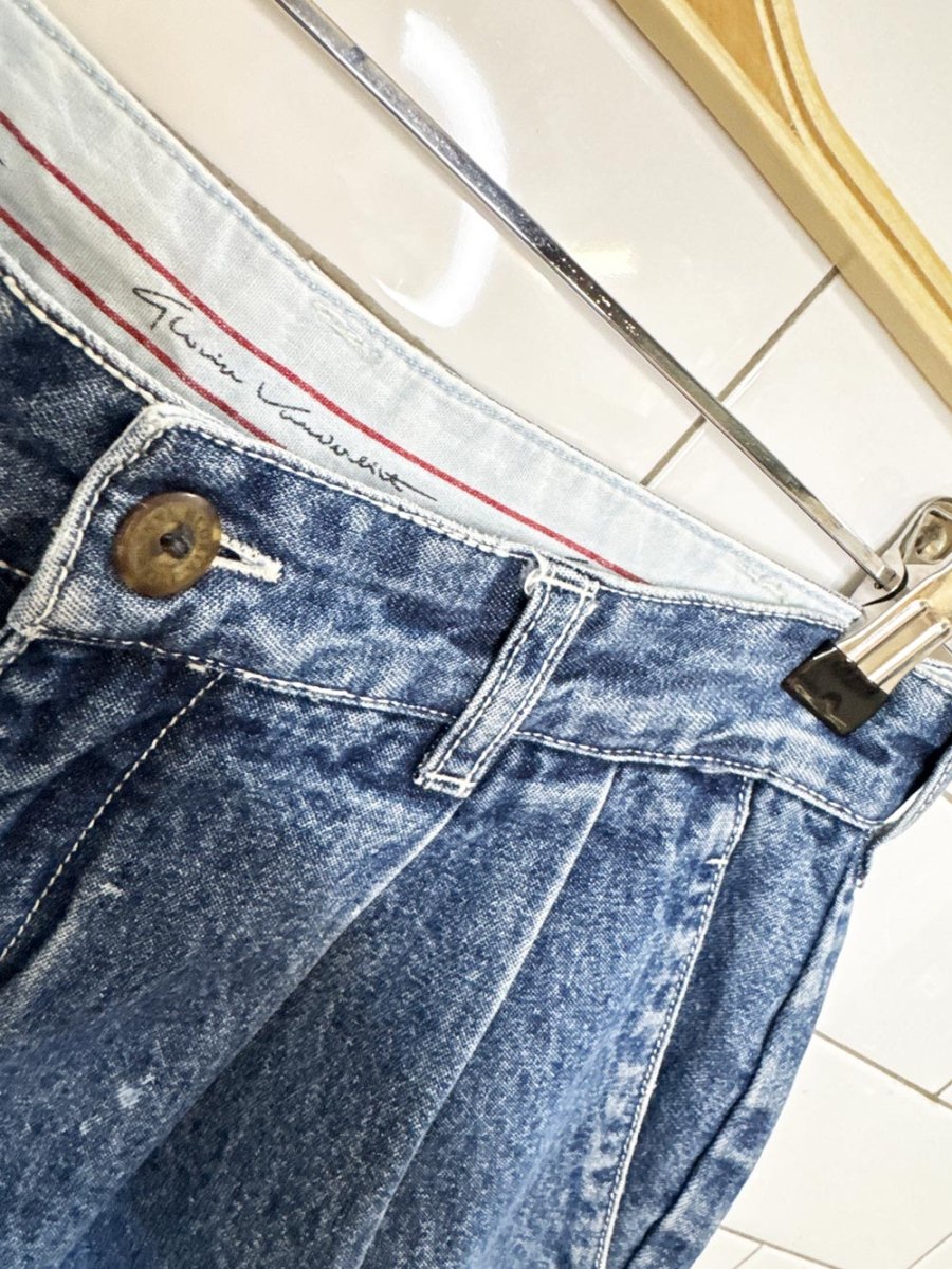 vintage 00s gloria vanderbilt pleated denim shorts - good market thrift store