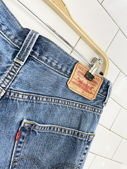 vintage 00s levi's 550 loose long denim shorts - good market thrift store