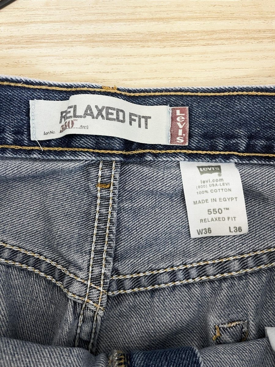 vintage 00s levi's 550 loose relaxed fit jeans - good market thrift store