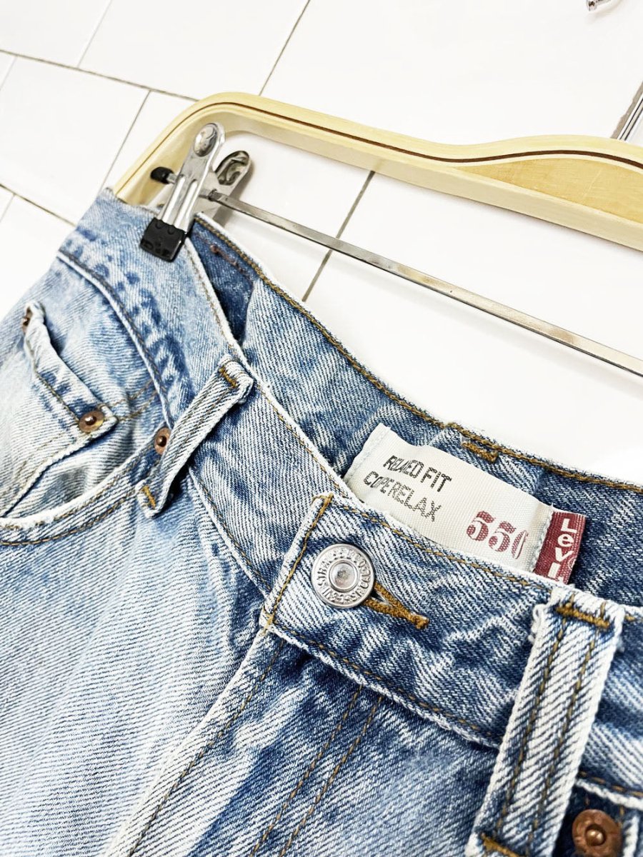 vintage 00s levi's 550 loose relaxed fit jeans - good market thrift store