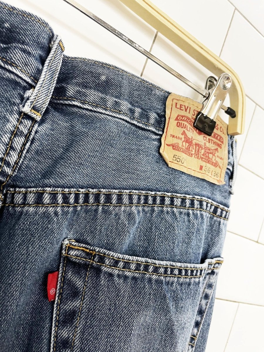 vintage 00s levi's 550 loose relaxed fit jeans - good market thrift store