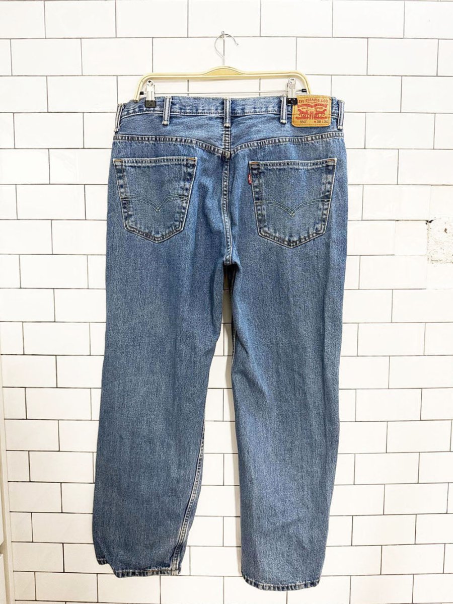 vintage 00s levi's 550 relaxed fit jeans - good market thrift store