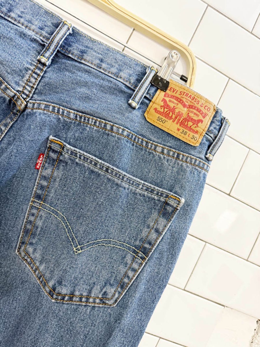 vintage 00s levi's 550 relaxed fit jeans - good market thrift store