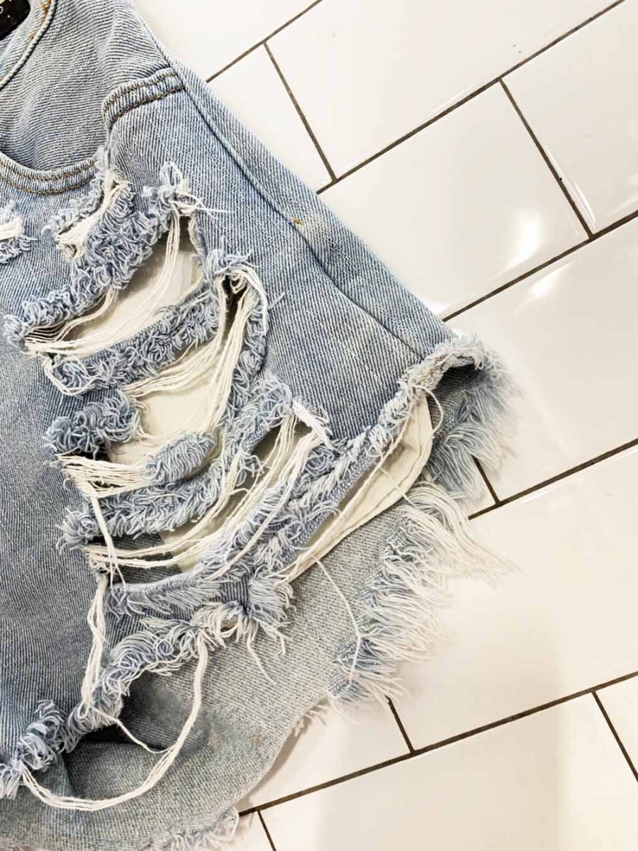 vintage 00s levi's 560 comfort fit distressed denim shorts - good market thrift store
