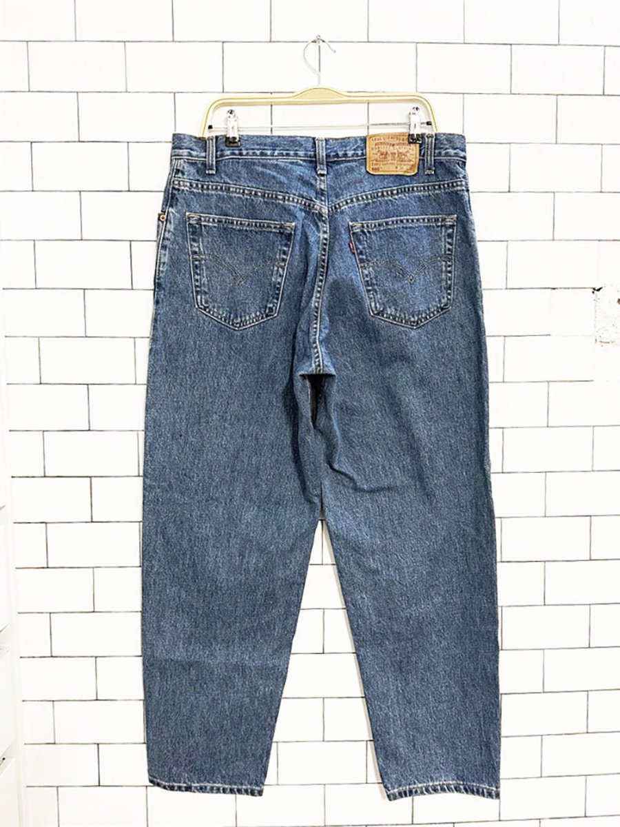 vintage 00s levi's 560 loose fit jeans | made in Canada - good market thrift store