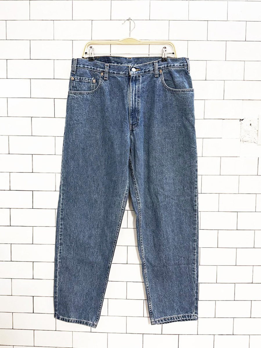 vintage 00s levi's 560 loose fit jeans | made in Canada - good market thrift store