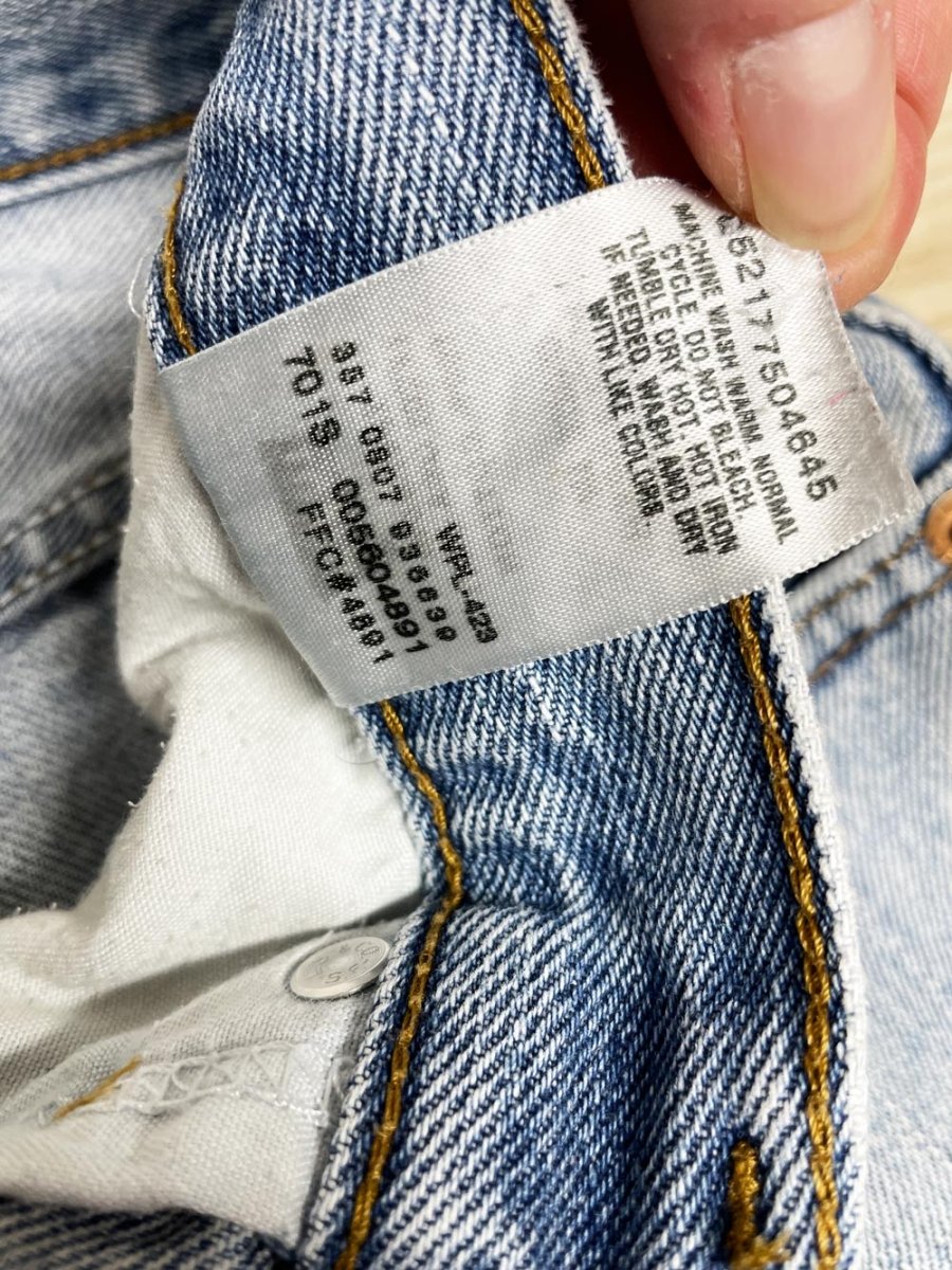 vintage 00s levi's 560 relaxed loose fit jeans - good market thrift store