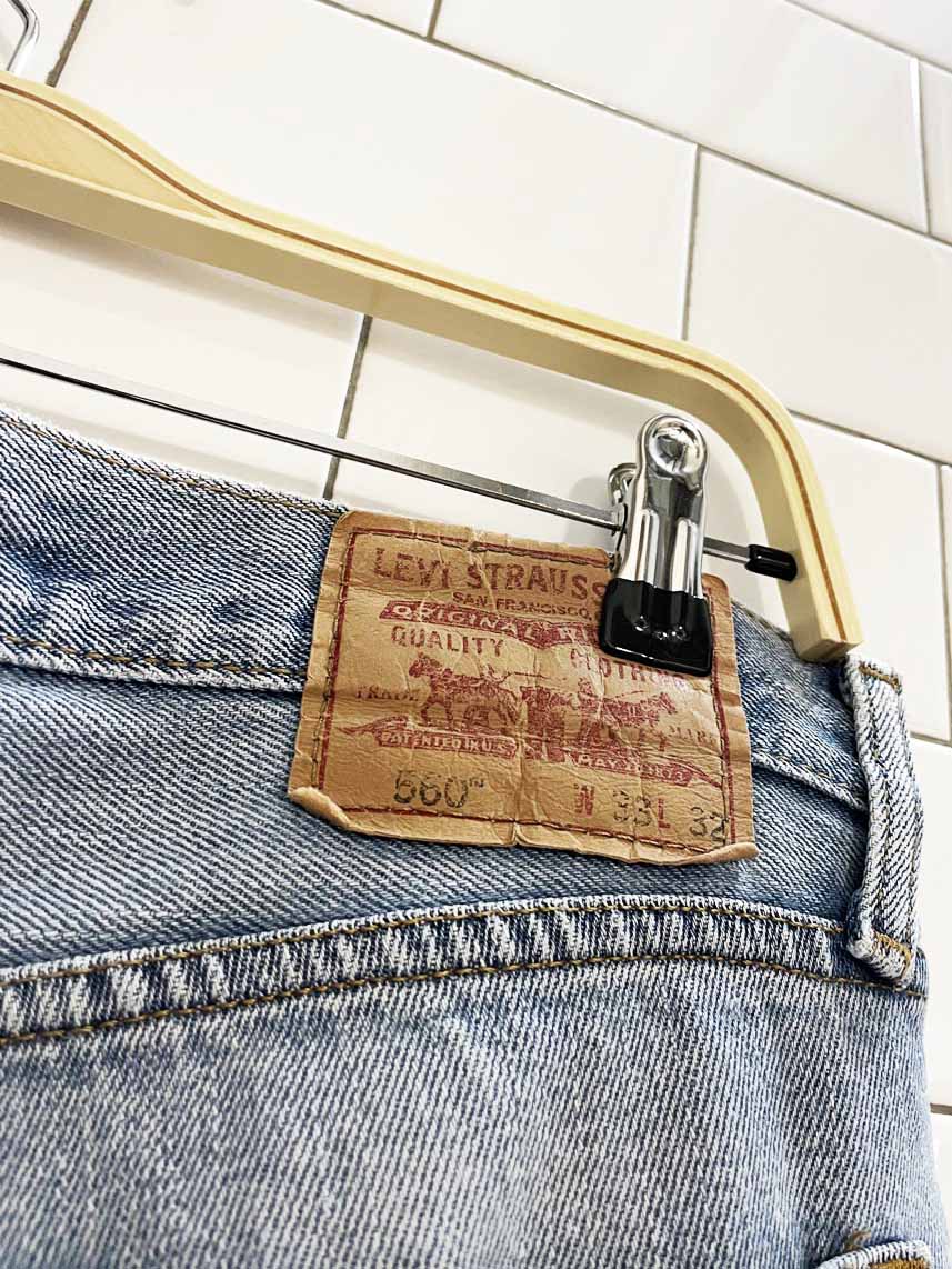 vintage 00s levi's 560 relaxed loose fit jeans - good market thrift store