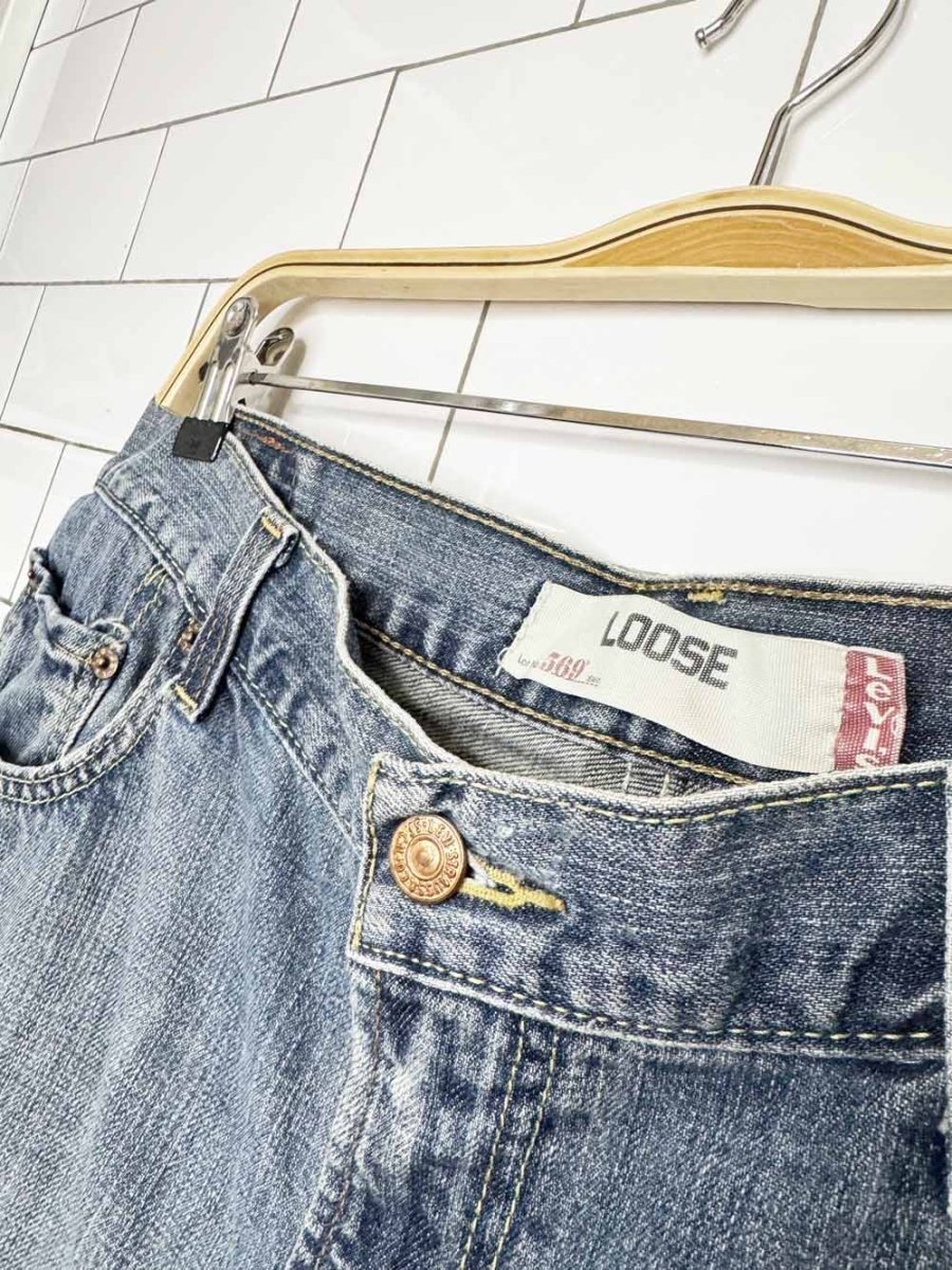 vintage 00s levi's 569 loose straight long denim shorts - good market thrift store
