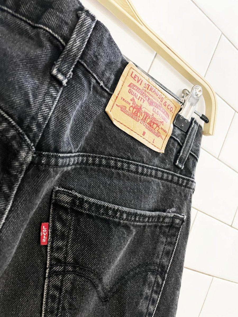 vintage 00s levi's regular fit loose distressed jeans - good market thrift store