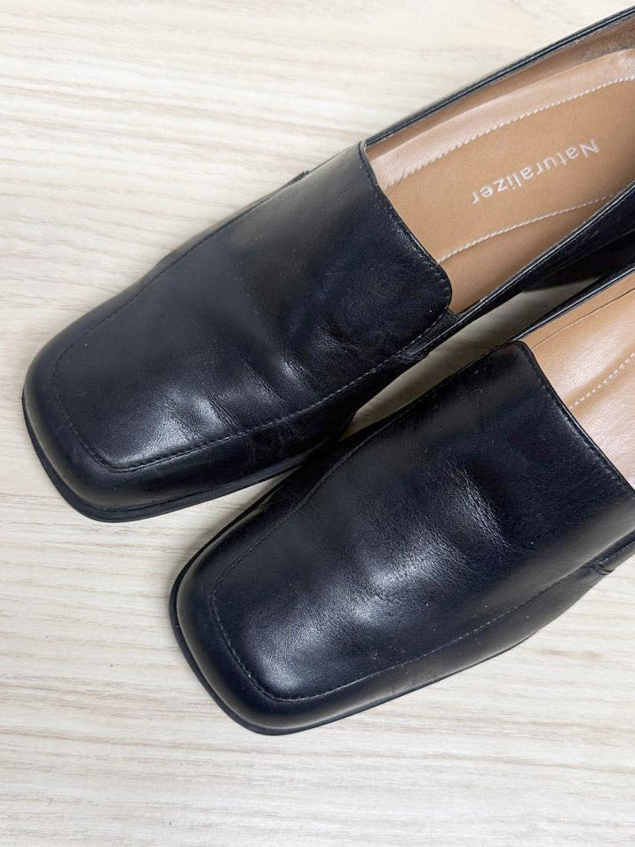 vintage 00s naturalizer handmade leather low heel loafers | made in Brazil - good market thrift store
