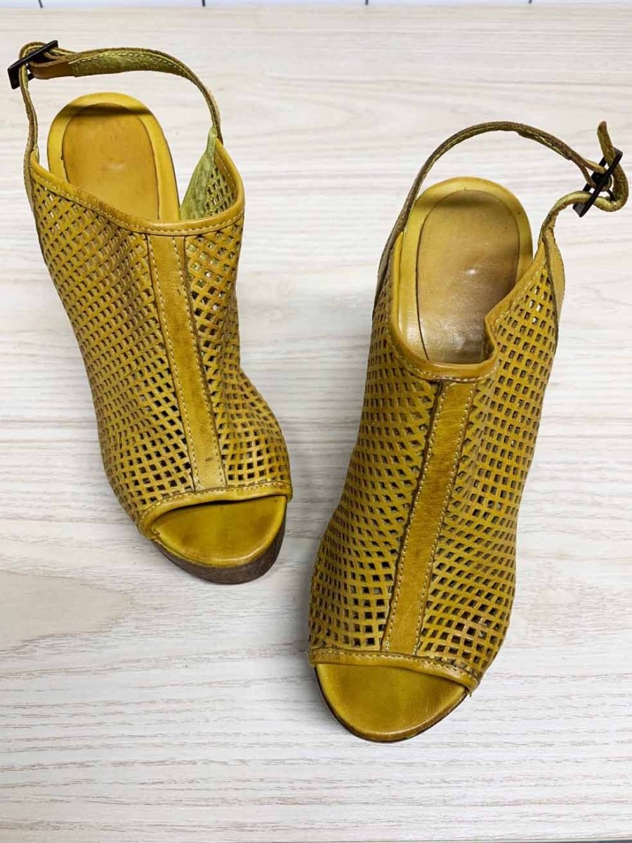 vintage 00s perforated leather chunky wooden platform heels | made in Italy - good market thrift store