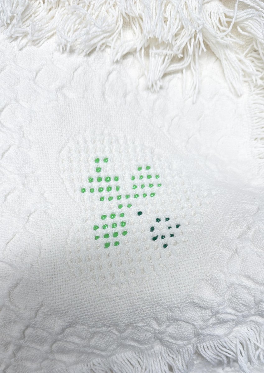 vintage 00s woven hearts throw blanket - good market thrift store