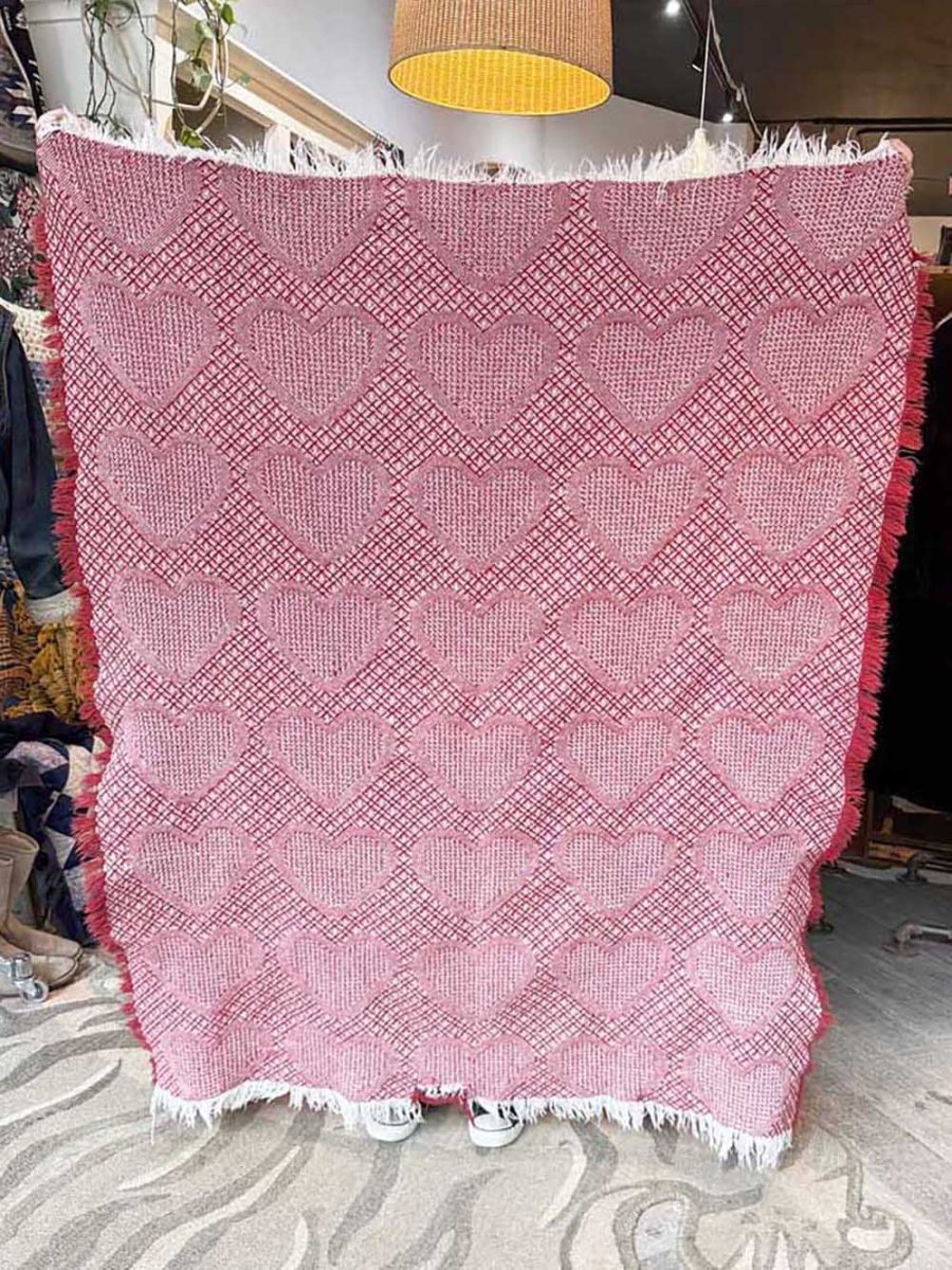 vintage 00s woven hearts throw blanket - good market thrift store