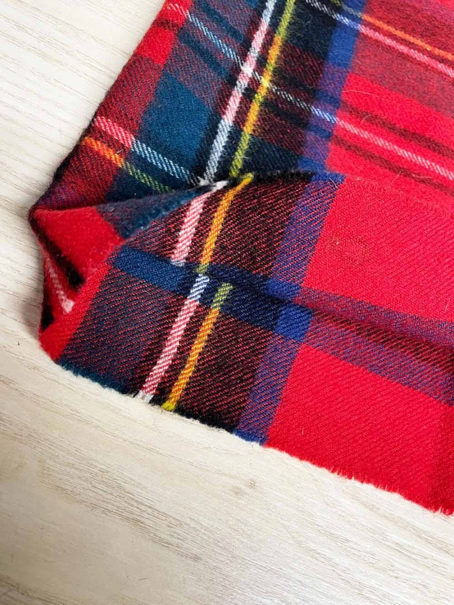 vintage 100% lambswool tartan fringe scarf - good market thrift store