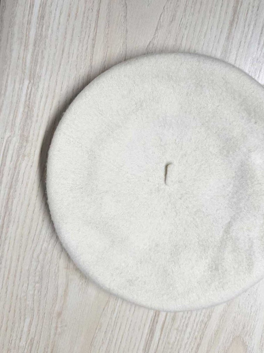 vintage 100% wool metal eyelet detail beret - good market thrift store