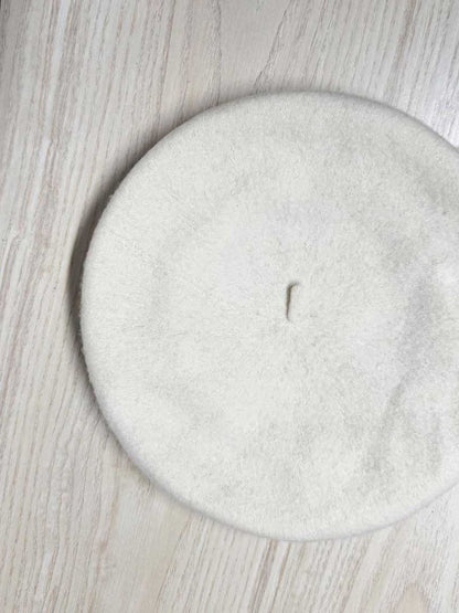 vintage 100% wool metal eyelet detail beret - good market thrift store