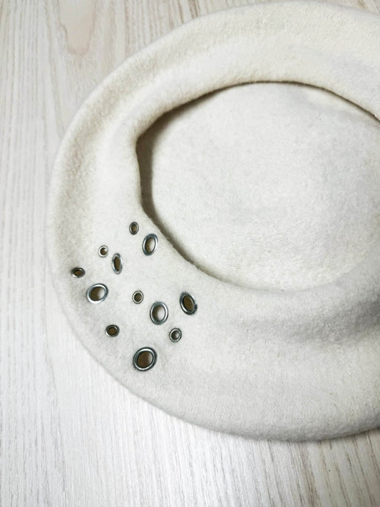 vintage 100% wool metal eyelet detail beret - good market thrift store