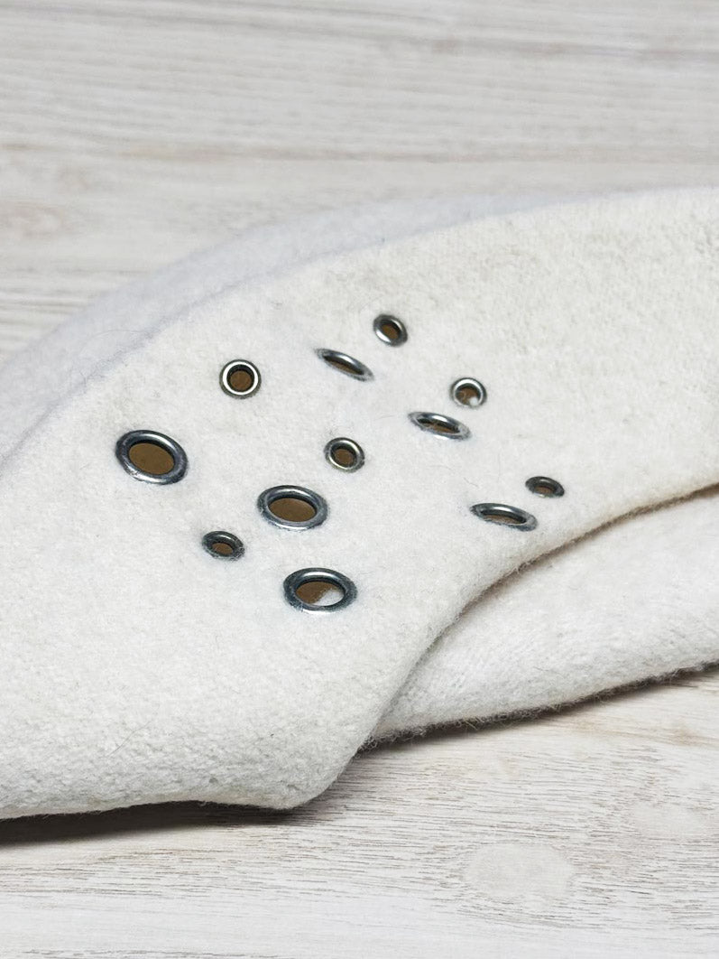 vintage 100% wool metal eyelet detail beret - good market thrift store