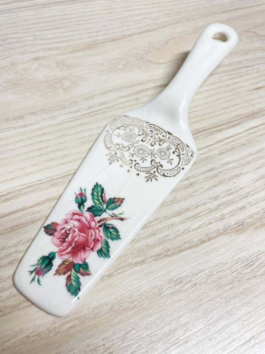 vintage 22k gold georgian china pie lifter | USA - good market thrift store