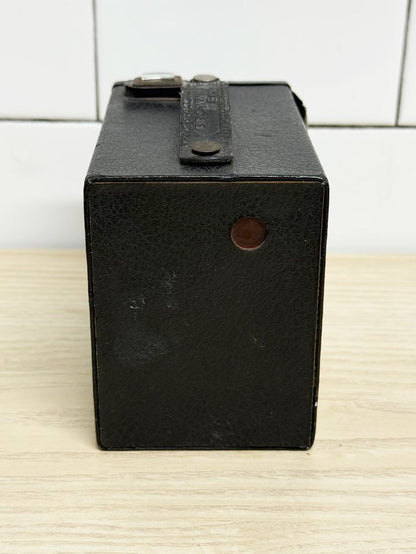 vintage 50s kodak brownie target six - 20 box camera | made in Canada - good market thrift store