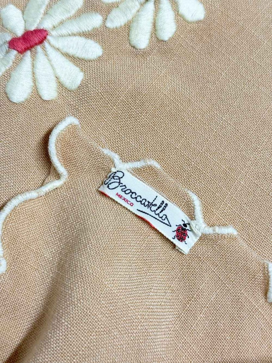 vintage 60s broccatella daisy embroidered table cloth | made in Mexico - good market thrift store
