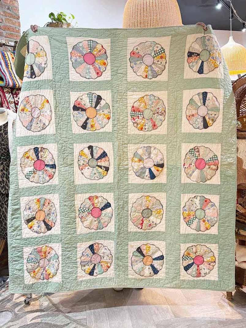 vintage 60s handmade dresden plate quilt - good market thrift store