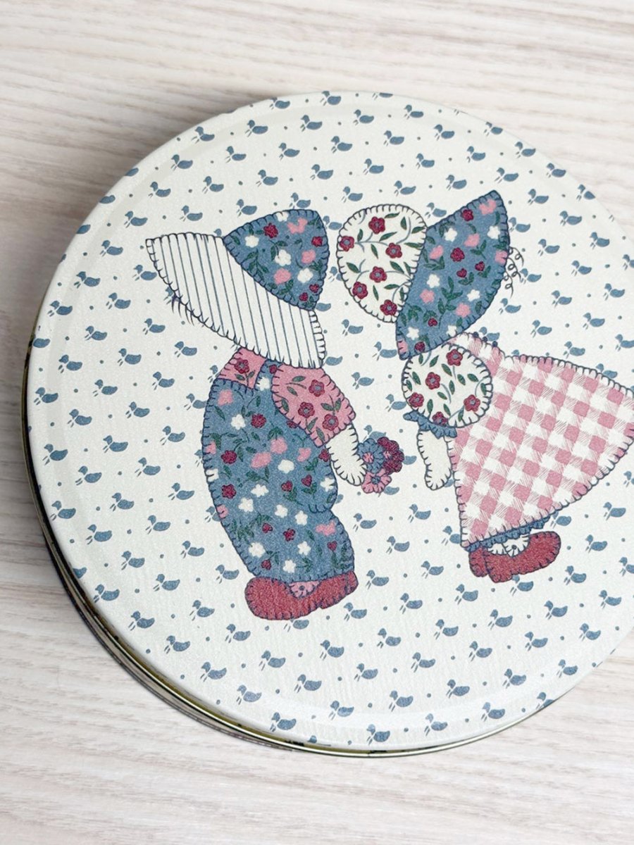 vintage 80s quilted holly and robby cookie tin - good market thrift store