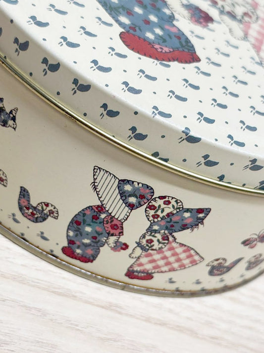 vintage 80s quilted holly and robby cookie tin - good market thrift store