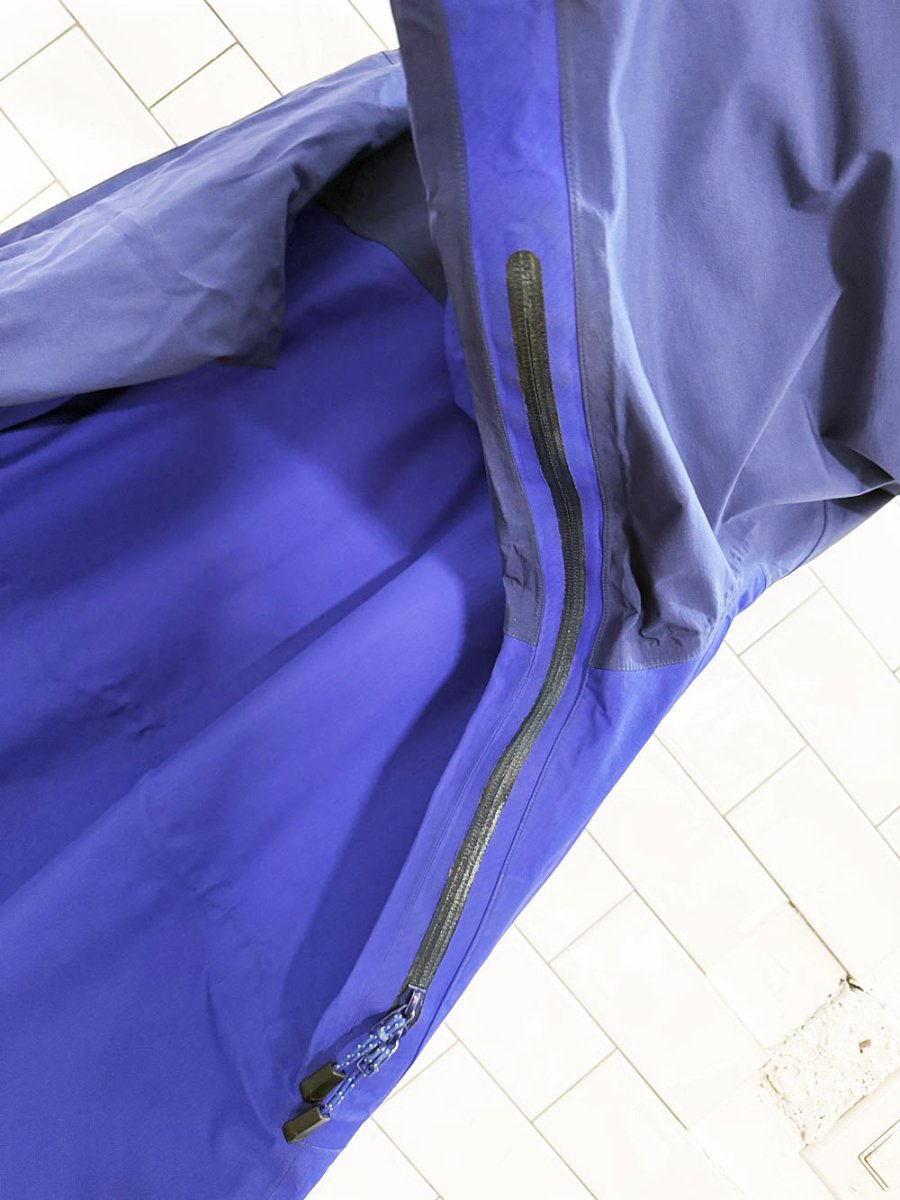 vintage 90s arc'teryx gore - tex xcr alpha sv waterproof shell jacket | made in Canada - good market thrift store