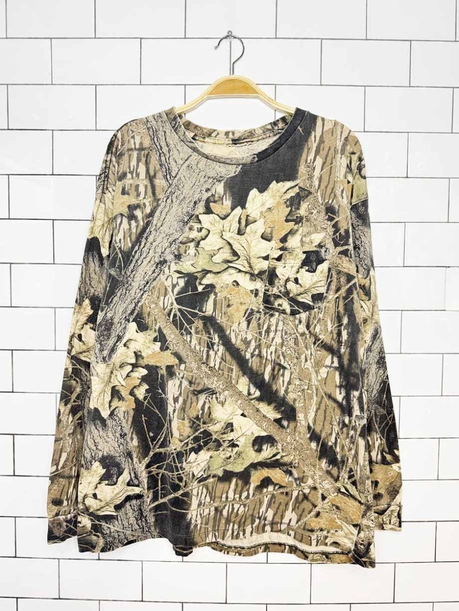 vintage 90s break-up camo single stitch distressed long sleeve pocket tee - good market thrift store
