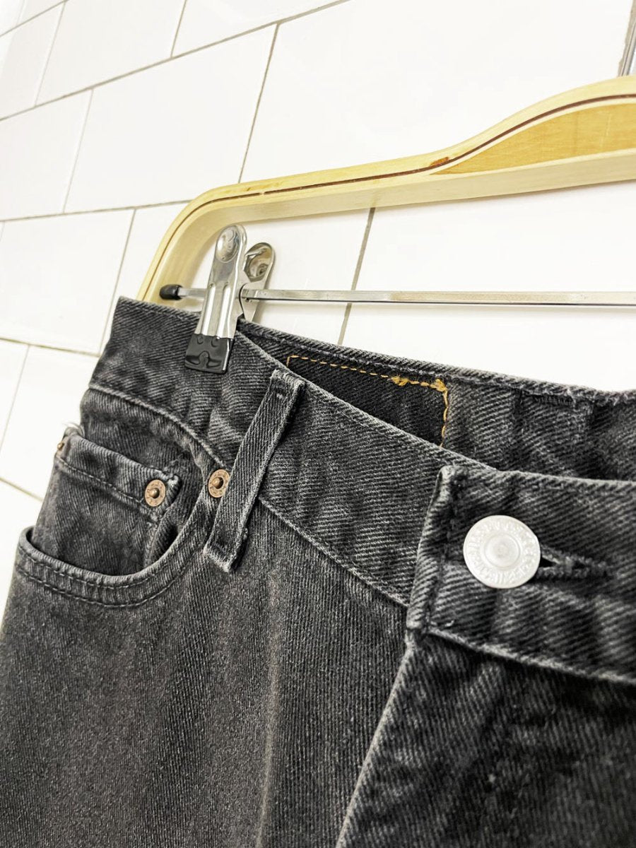 vintage 90s levi's 550 relaxed fit jeans - good market thrift store