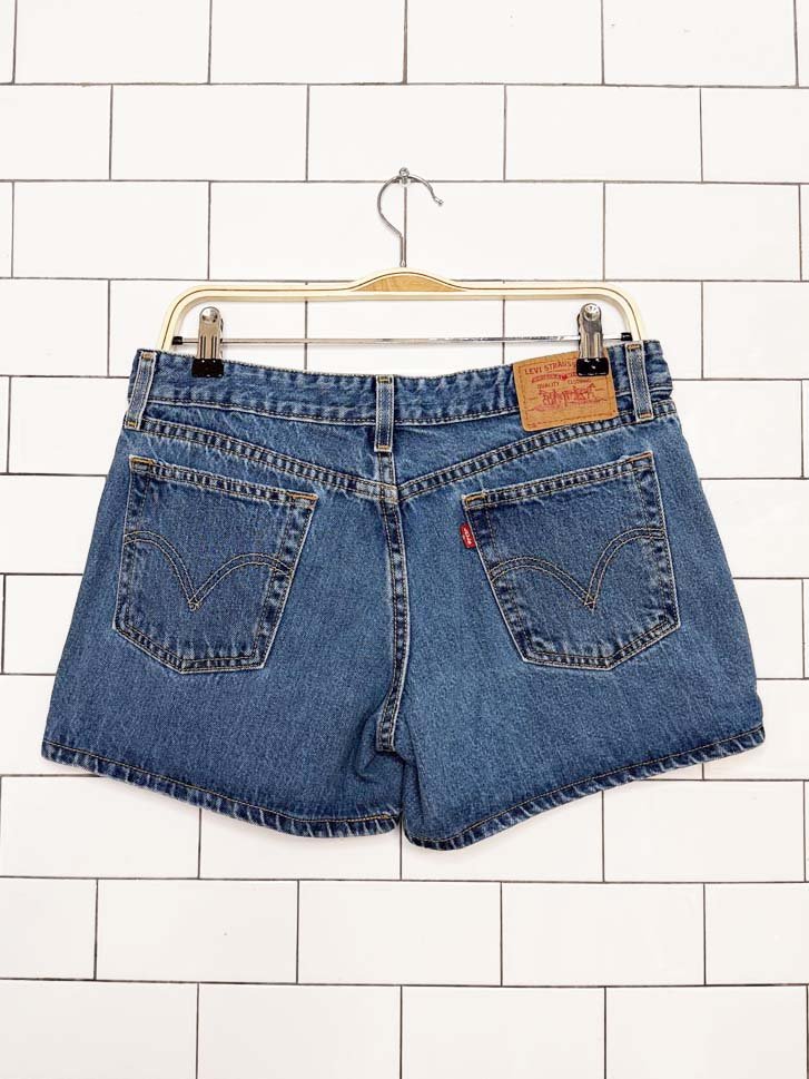 vintage 90s levi's low rise denim shorts - good market thrift store