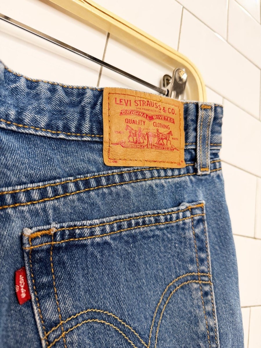 vintage 90s levi's low rise denim shorts - good market thrift store