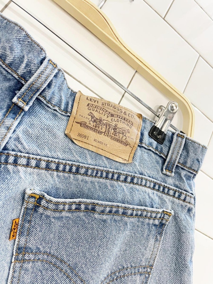 vintage 90s levi's orange tab 36981 relaxed fit pleated denim shorts | made in USA - good market thrift store