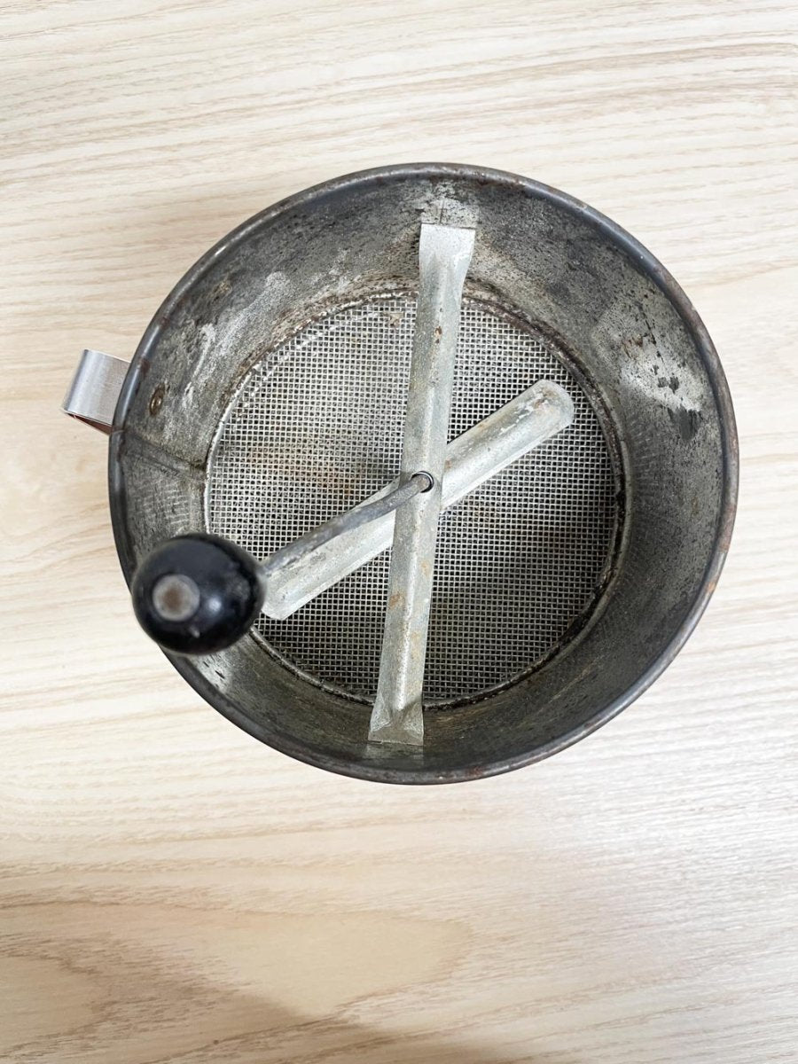 vintage androck 3 - screen flour sifter - good market thrift store