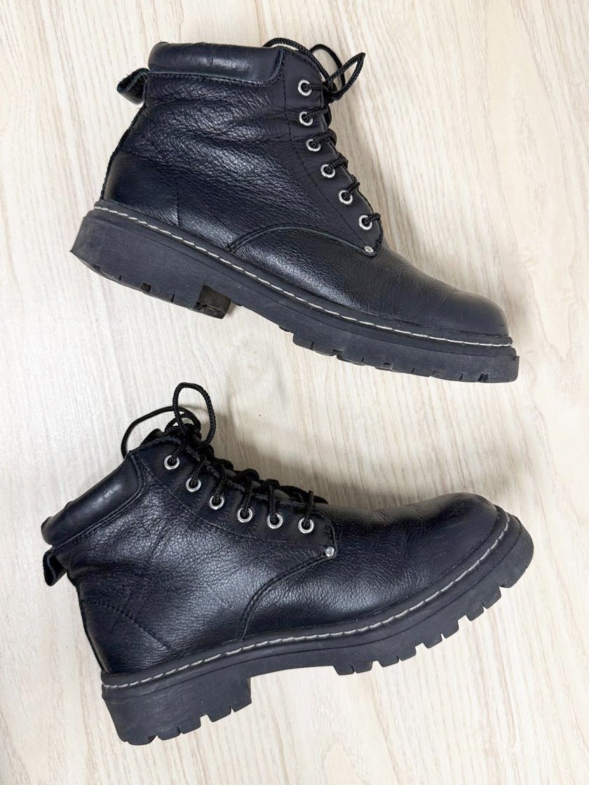 vintage cougar leather waterproof lace up hiker boots - good market thrift store