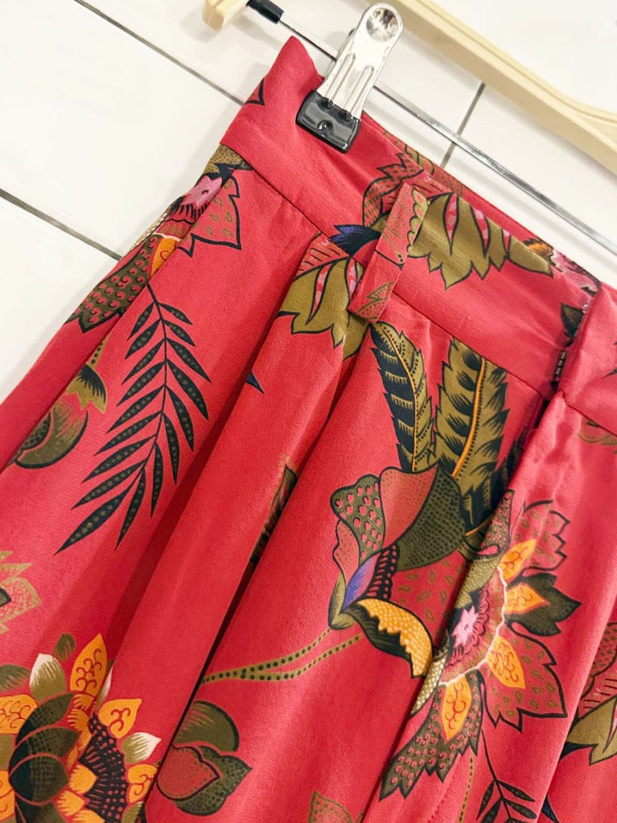 vintage ellen tracy 100% silk tropical floral pleated shorts - good market thrift store