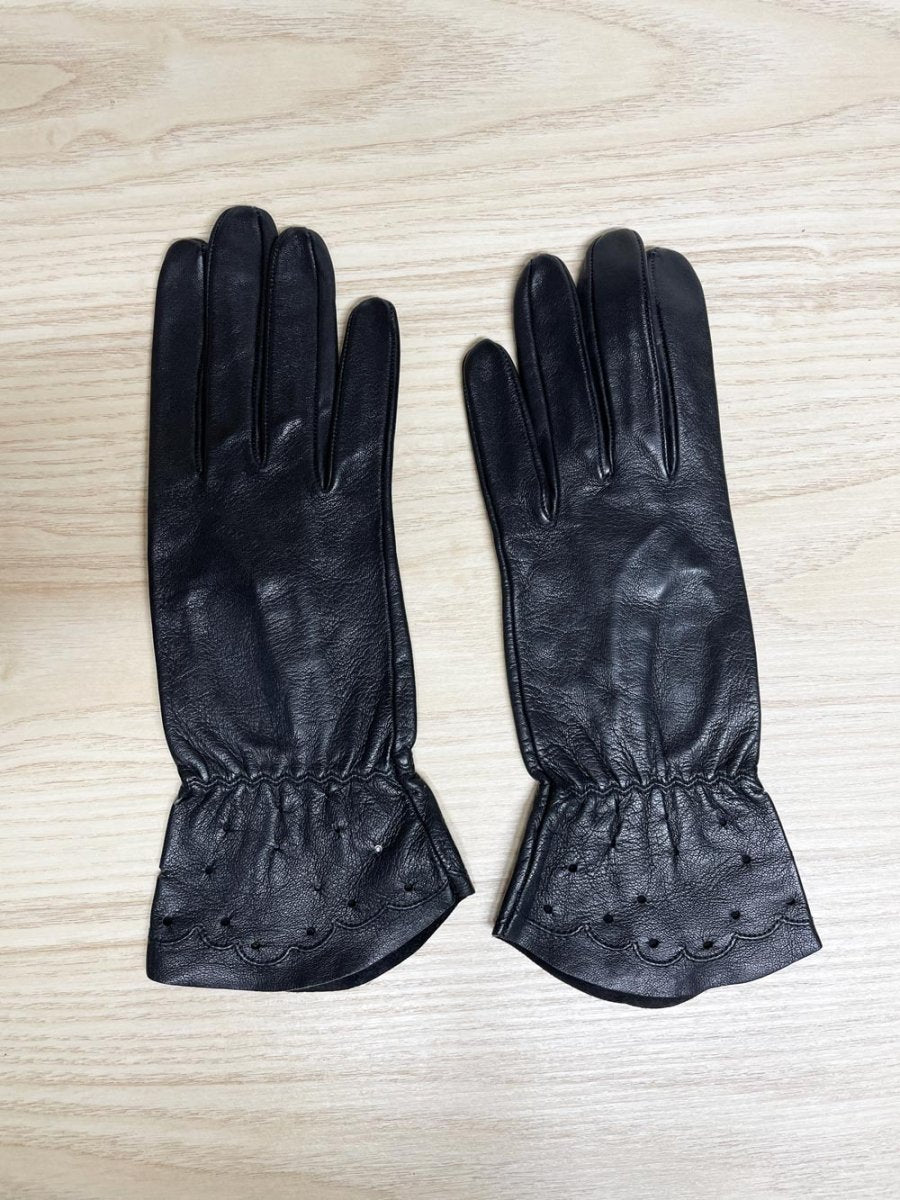 vintage eyelet cuff leather gloves | unlined - good market thrift store