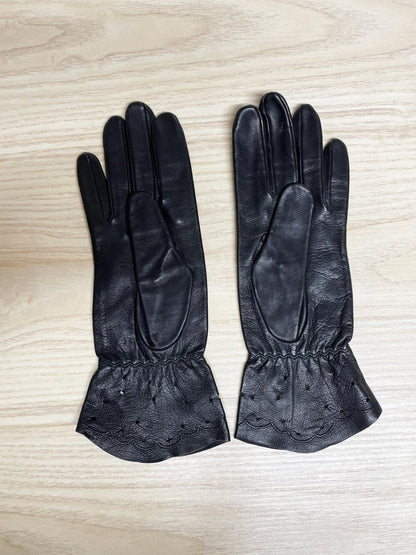 vintage eyelet cuff leather gloves | unlined - good market thrift store