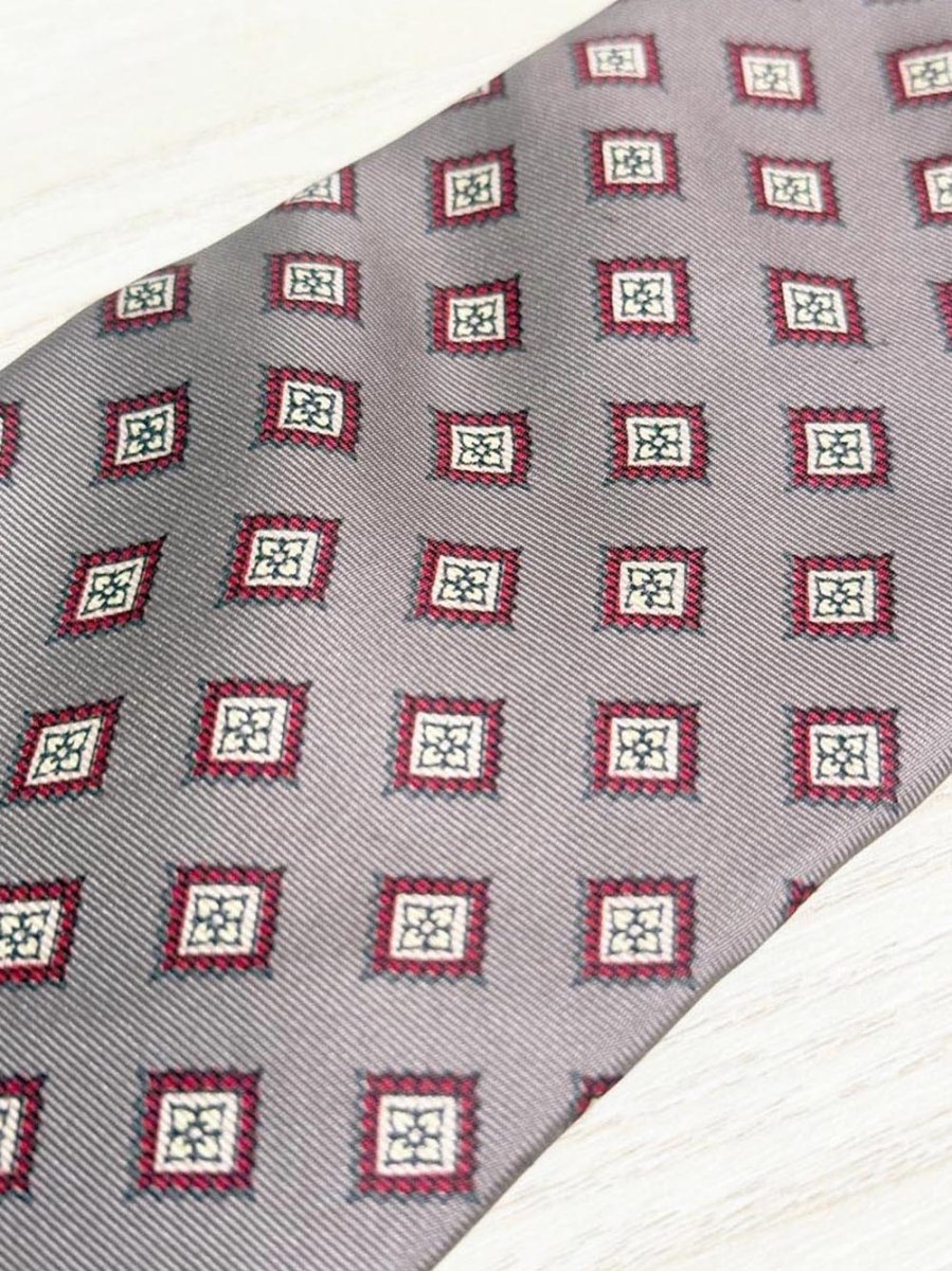 vintage frame haute couture 100% silk diamond neck tie - good market thrift store