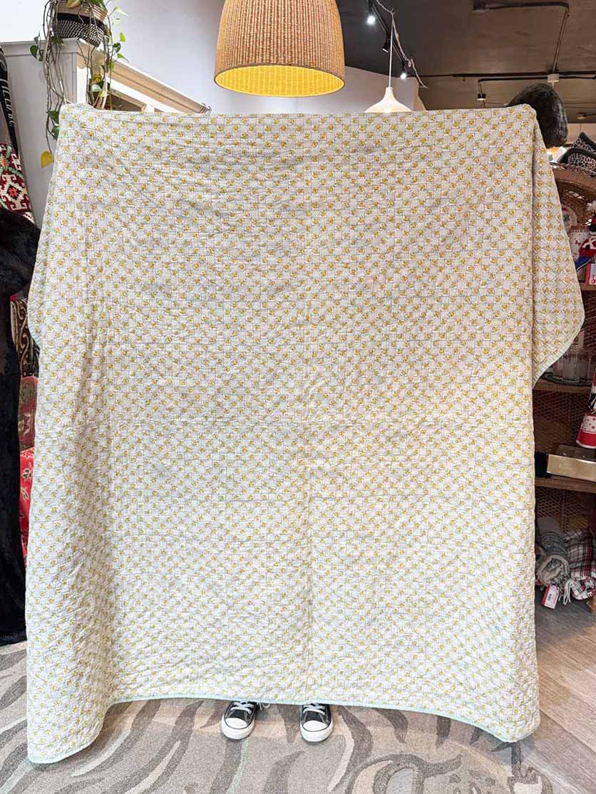 vintage handmade geometric pattern lemon design quilt - good market thrift store