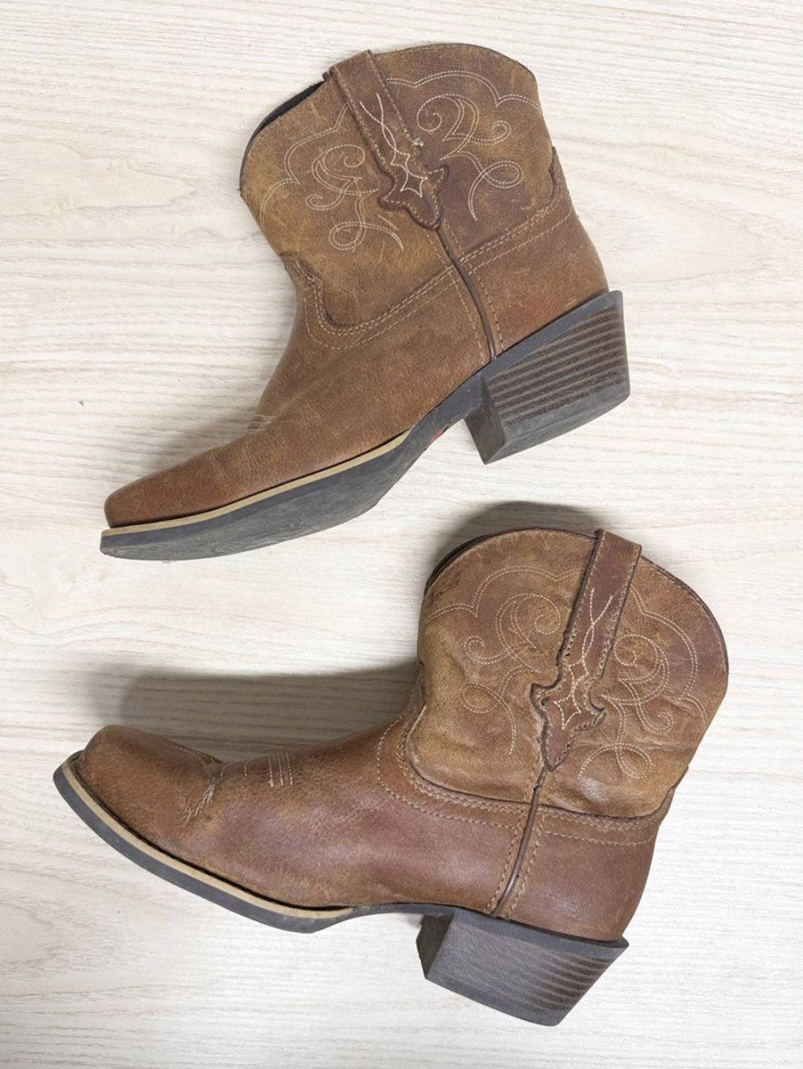 vintage justin leather square toe western cowboy boots - good market thrift store