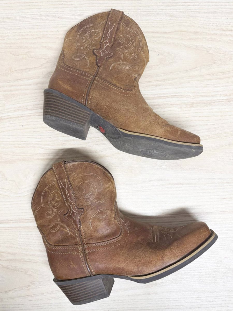 vintage justin leather square toe western cowboy boots - good market thrift store