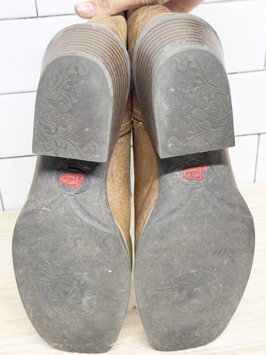 vintage justin leather square toe western cowboy boots - good market thrift store