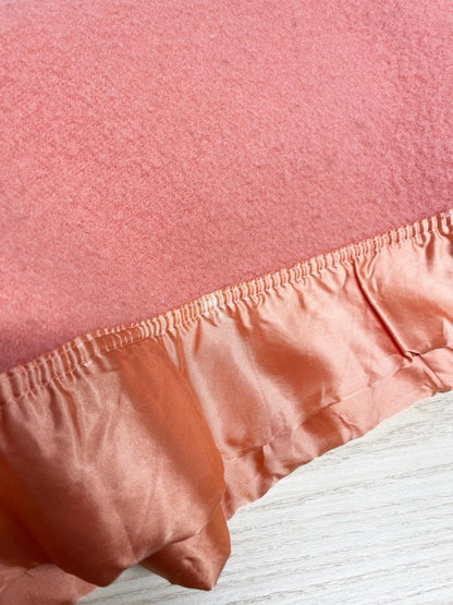 vintage kenwood 100% wool satin edge blanket | made in Canada - good market thrift store