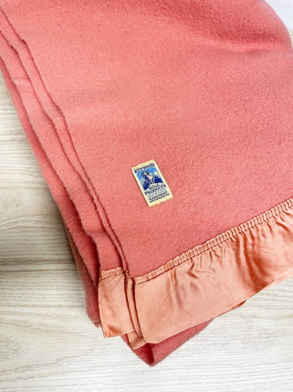 vintage kenwood 100% wool satin edge blanket | made in Canada - good market thrift store