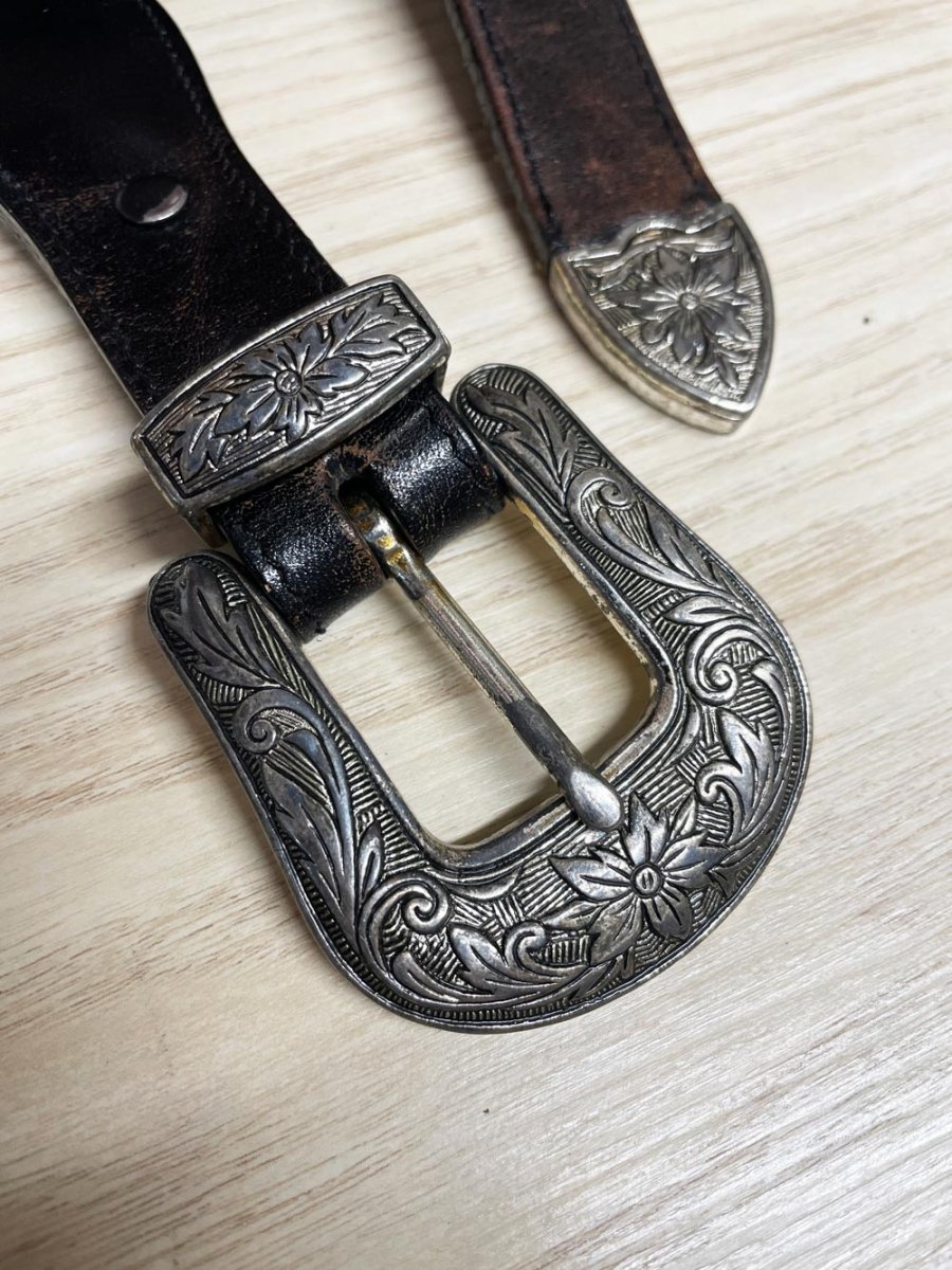 vintage levi's saddleman tooled leather belt w silver buckle - good market thrift store